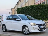 Usado Peugeot 208 Allure 100 CV (73 kW) 2021 Blanco Utilitario