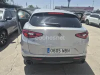 Usado Alfa Romeo Stelvio Sprint 190 CV (139 kW) 2022 Gris / plata SUV