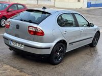 Usado Seat Leon Sport 102 CV (75 kW) 2005 Gris / plata Utilitario