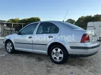 Usado VW Bora Conceptline 100 CV (73 kW) 2000 Gris / plata Berlina