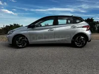 Usado Hyundai i20 100 CV (73 kW) 2021 Gris / plata Berlina