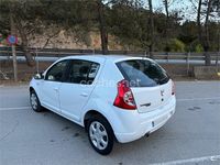 Usado Dacia Sandero Ambiance 75 CV (55 kW) 2011 Blanco Berlina