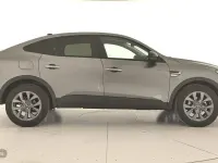 Usado Renault Arkana 140 CV (102 kW) 2025 Gris SUV
