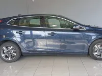 Usado Volvo V40 Momentum 150 CV (110 kW) 2014 Azul Berlina