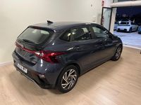 Usado Hyundai i20 100 CV (73 kW) 2024 Gris Utilitario