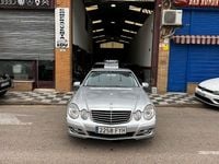 Usado Mercedes E220 Avantgarde 170 CV (125 kW) 2007 Gris / plata Berlina