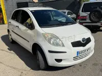 Usado Toyota Yaris Sol 87 CV (63 kW) 2009 Blanco Utilitario