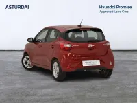 Usado Hyundai i10 67 CV (49 kW) 2022 Rojo Utilitario