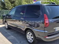 Usado Peugeot 807 Style 136 CV (100 kW) 2014 Granate Monovolumen