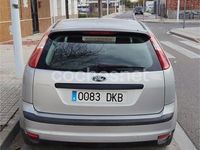 Usado Ford Focus Trend 100 CV (73 kW) 2005 Gris / plata Berlina
