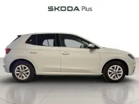 Usado Skoda Fabia Selection 95 CV (69 kW) 2025 Blanco Utilitario
