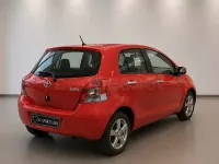 Usado Toyota Yaris Connect Style 101 CV (74 kW) 2010 Rojo Utilitario