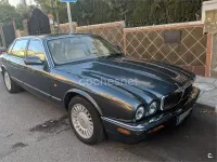 Usado Jaguar XJ8 Executive 240 CV (176 kW) 1998 Azul Berlina