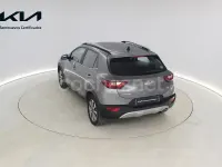 Usado Kia Stonic 100 CV (73 kW) 2025 Gris / plata SUV