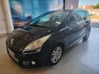 Usado Peugeot 5008 Allure 112 CV (82 kW) 2012 Negro Monovolumen