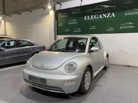 Usado VW New Beetle 102 CV (75 kW) 2002 Gris / plata Utilitario