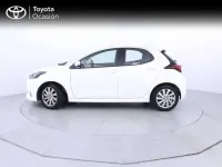Usado Toyota Yaris Hybrid Active 116 CV (85 kW) 2023 Blanco Berlina