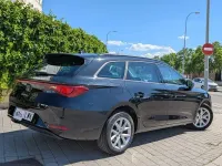 Usado Seat Leon Style 150 CV (110 kW) 2022 Negro Familiar