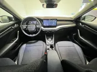 Usado Skoda Octavia Selection 150 CV (110 kW) 2025 Gris / plata Berlina