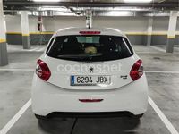 Usado Peugeot 208 Allure 92 CV (67 kW) 2014 Blanco Utilitario