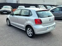 Usado VW Polo Advance 75 CV (55 kW) 2010 Gris / plata Utilitario