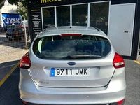 Usado Ford Focus Trend 125 CV (91 kW) 2016 Gris / plata Berlina
