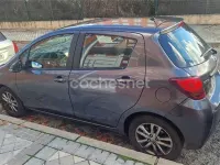 Usado Toyota Yaris Active 90 CV (66 kW) 2015 Gris / plata Utilitario