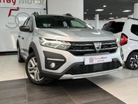 Usado Dacia Sandero Essentiel 91 CV (66 kW) 2022 Gris / plata Berlina