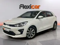 Usado Kia Rio 101 CV (74 kW) 2023 Blanco Berlina