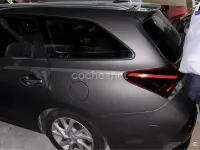 Usado Toyota Auris Hybrid Active 136 CV (100 kW) 2018 Marrón Familiar