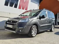 Usado Peugeot Partner Tepee Active 100 CV (73 kW) 2016 Gris / plata Monovolumen