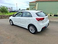 Usado Kia Rio Plus 84 CV (61 kW) 2017 Blanco Berlina
