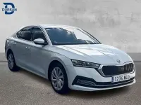 Usado Skoda Octavia Selection 150 CV (110 kW) 2023 Blanco SUV