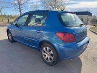 Usado Peugeot 307 90 CV (66 kW) 2004 Azul Berlina