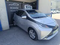 Usado Toyota Aygo X-play 69 CV (50 kW) 2017 Gris / plata Utilitario
