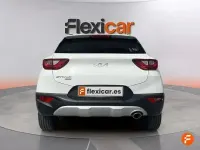 Usado Kia Stonic 100 CV (73 kW) 2023 Blanco SUV