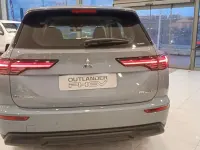 Nuevo Mitsubishi Outlander P-HEV Motion 306 CV (225 kW) 2026 Gris SUV