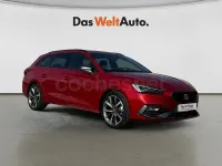 Usado Seat Leon FR 150 CV (110 kW) 2025 Rojo Familiar