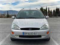 Usado Ford Focus Ghia 130 CV (95 kW) 1999 Gris / plata Familiar