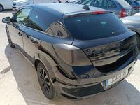 Usado Opel Astra GTC Sport 110 CV (80 kW) 2010 Negro Utilitario