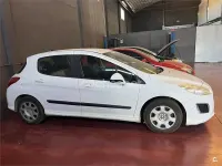 Usado Peugeot 308 Access 98 CV (72 kW) 2012 Blanco Berlina