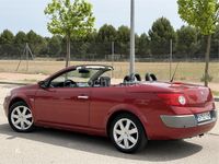 Usado Renault Mégane Cabriolet Privilege 120 CV (88 kW) 2006 Rojo Descapotable