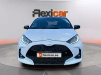 Używany Toyota Yaris Hybrid Plus 130 KM (95 kW) 2024 Biały Sedan/Limuzyna