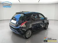 Usado Lancia Ypsilon Gold 86 CV (63 kW) 2012 Negro Utilitario