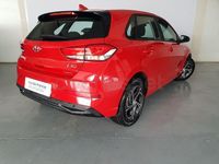 Usado Hyundai i30 120 CV (88 kW) 2024 Rojo Berlina