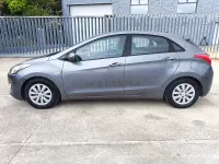 Usado Hyundai i30 140 CV (102 kW) 2015 Gris / plata Berlina