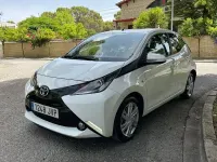 Usado Toyota Aygo X-clusiv 69 CV (50 kW) 2017 Blanco Utilitario