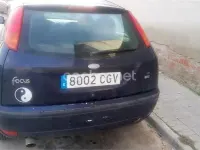 Usado Ford Focus Trend 100 CV (73 kW) 2003 Azul Berlina