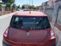 Usado Renault Mégane Dynamique 120 CV (88 kW) 2005 Rojo Berlina