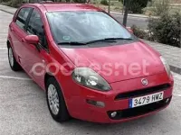 Usado Fiat Punto Pop 69 CV (50 kW) 2012 Rojo Utilitario